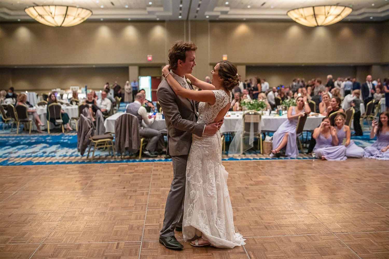 heather-and-lucas-wedding-radisson-green-bay-59