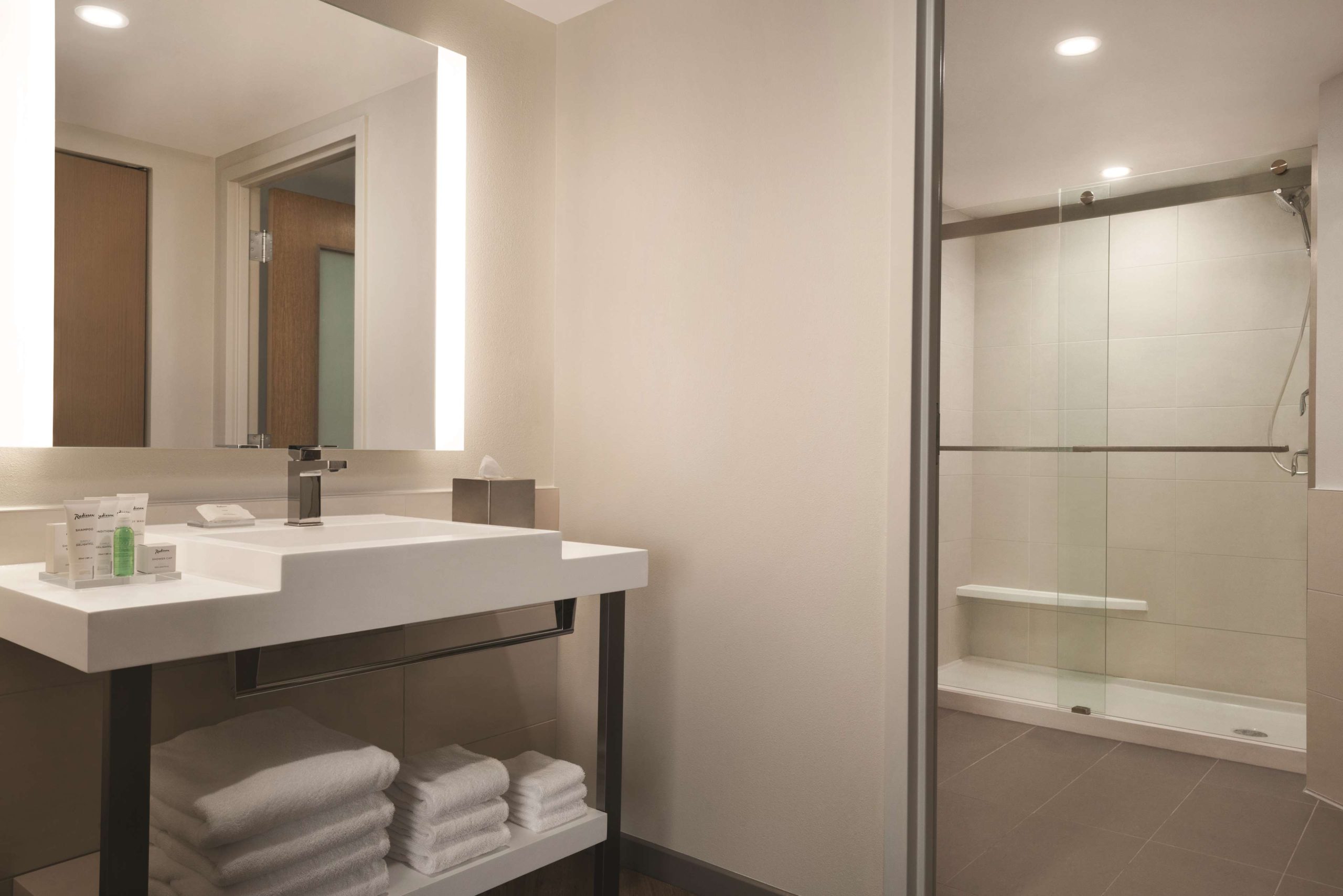 Business Class Tower Bathroom